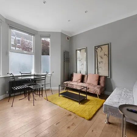 Queens Park 1 Bed Suite Sleeps 4 Ppl Ground Floor